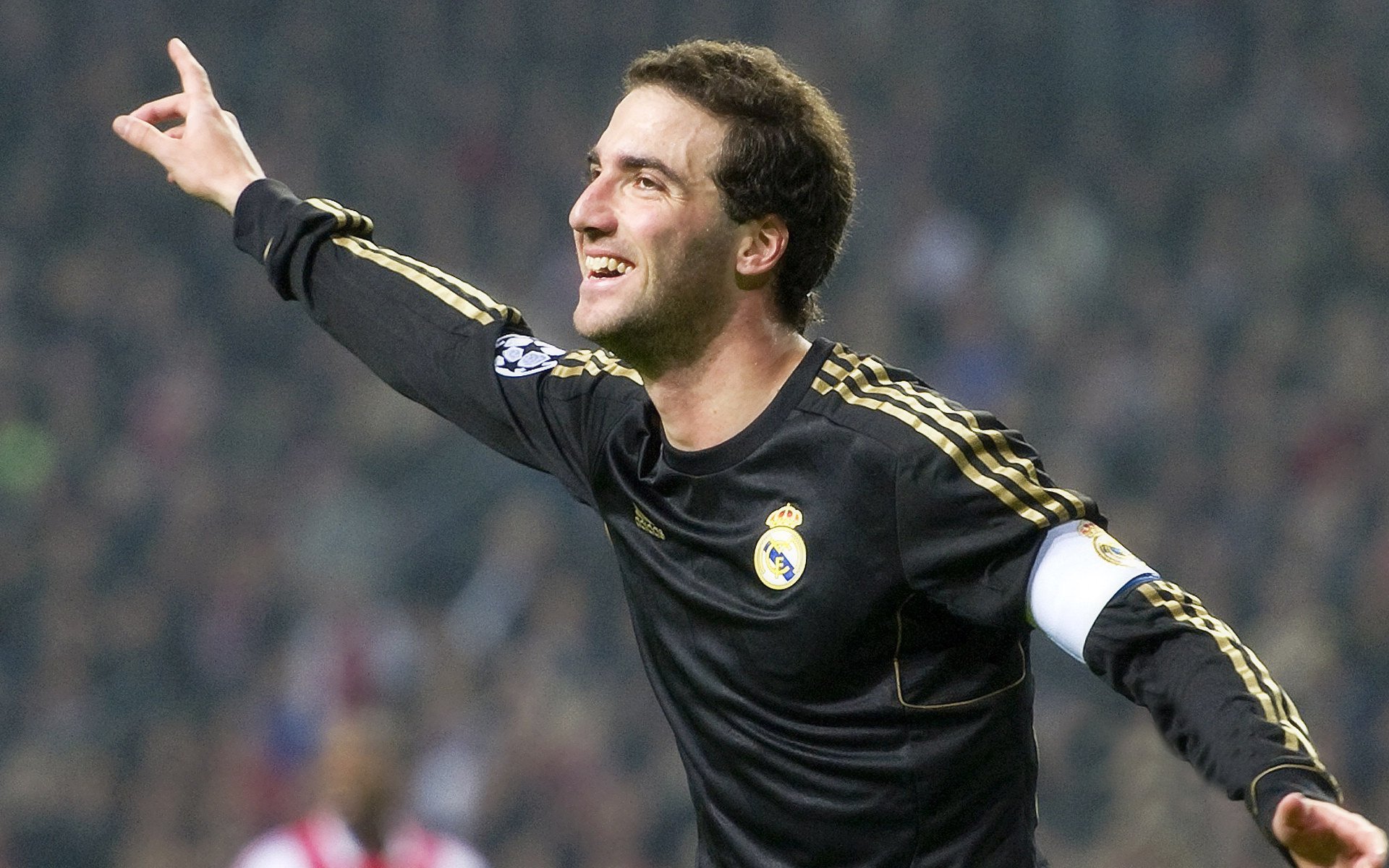 乐鱼体育APP官方下载-欧联杯四强战激情夜！库里里突外投，那不勒斯鏖战纽约尼克斯  第2张